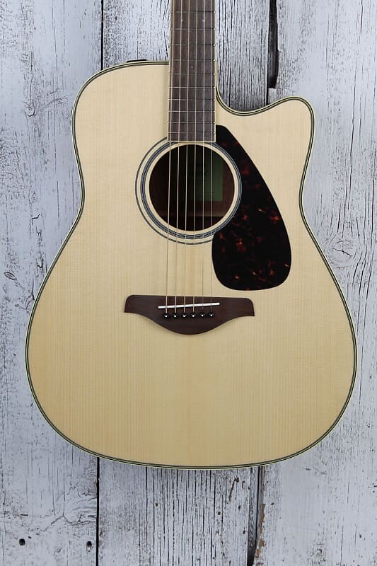 

Акустическая электрогитара Yamaha FGX820C Dreadnought Cutaway с верхом из массива ели