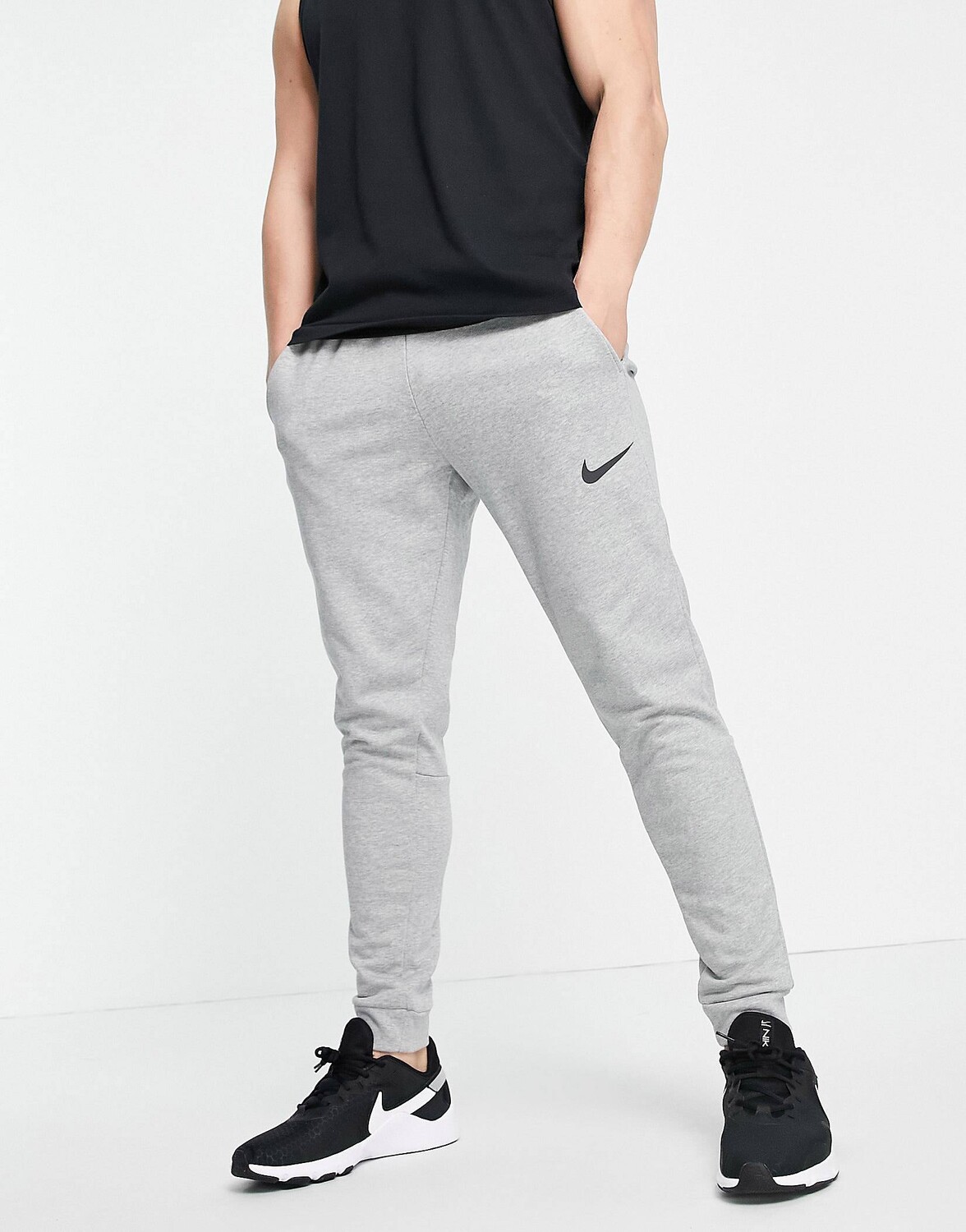 

Светло-серые зауженные джоггеры Nike Training Dri-FIT