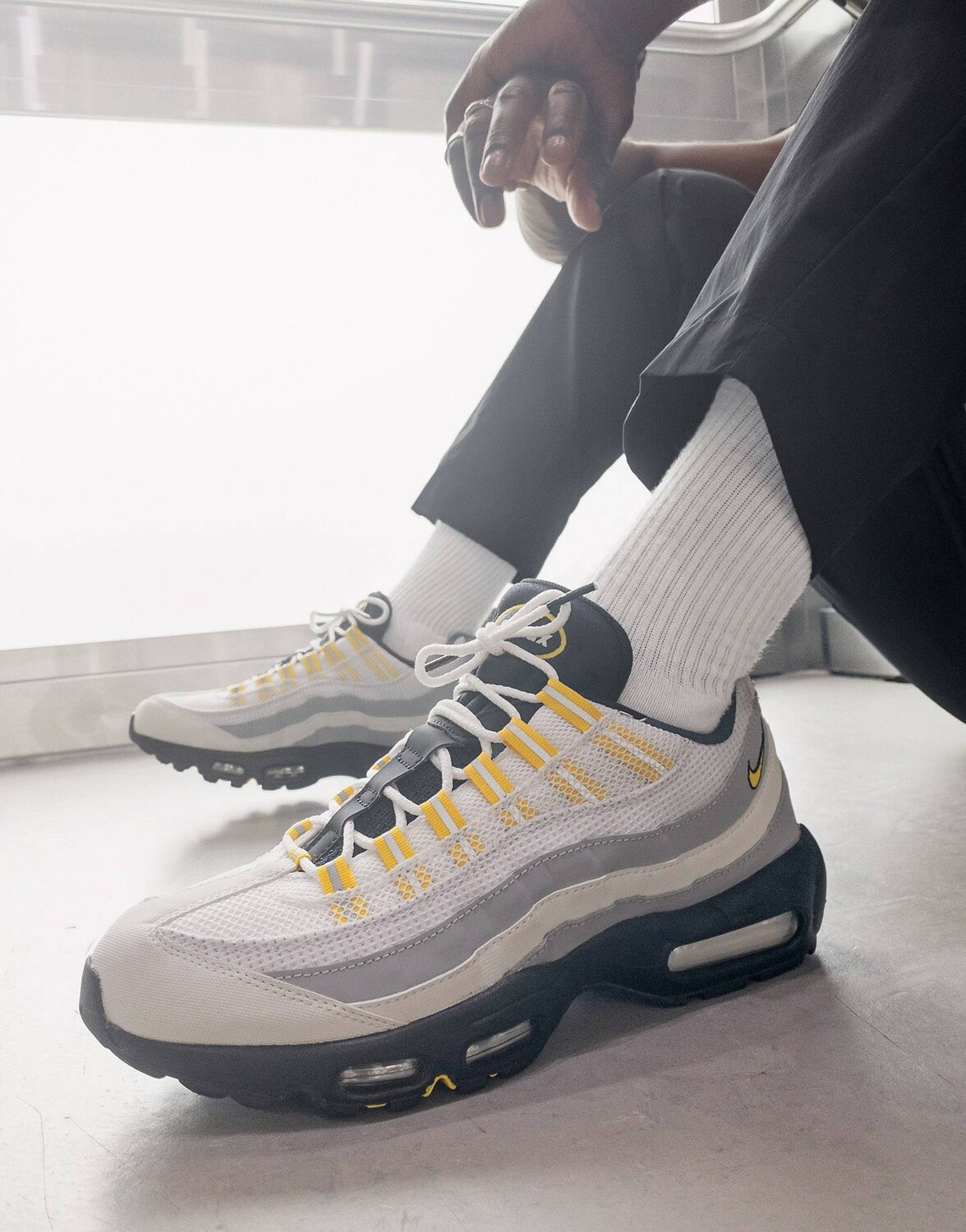 

Кроссовки Nike Air Max 95 белого и желтого цветов