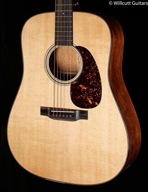 

Martin D-18E Modern Deluxe (849)