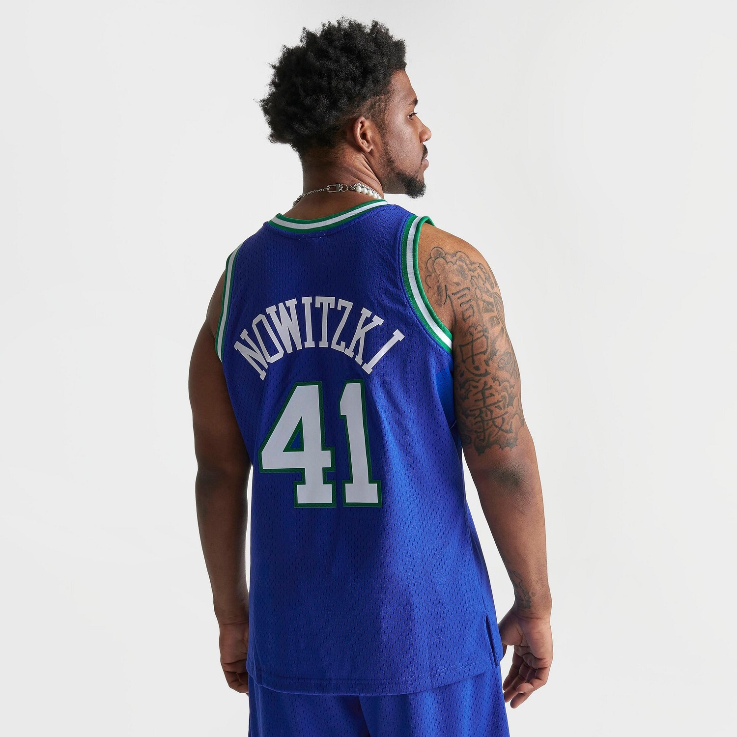 

Мужская баскетбольная майка NBA Mitchell & Ness Dallas Mavericks Dirk Nowitzki 1998-99 Away Swingman, синий