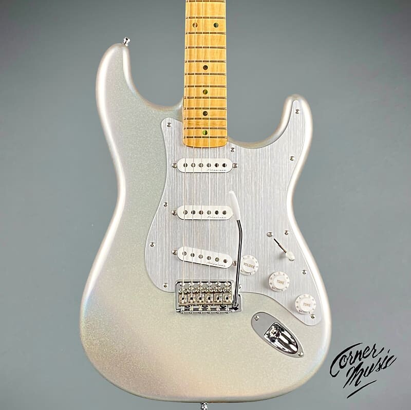 

Fender H.E.R. Stratocaster 2022 Chrome Glow