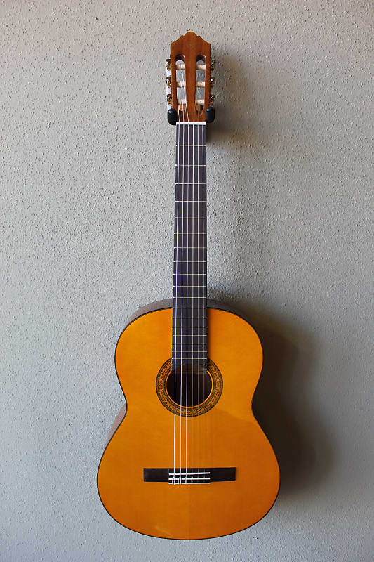Абсолютно новая классическая гитара с нейлоновыми струнами Yamaha CG102 с чехлом для переноски цена и фото