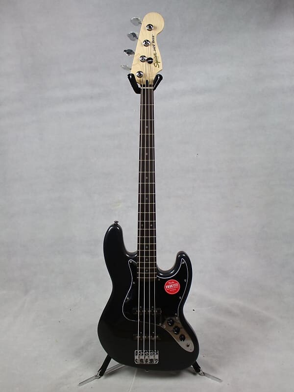 

Накладка на гриф Fender Squier Affinity Jazz Bass Laurel, черная накладка, угольно-морозный металлик Affinity Series Jazz Bass