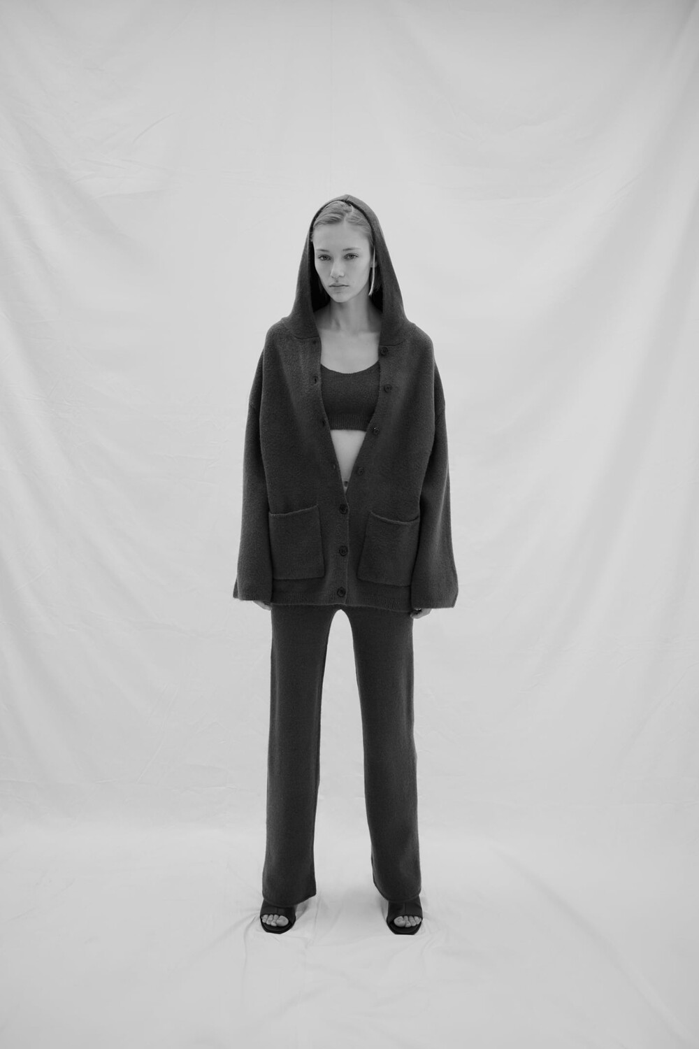 

Трикотажный кардиган с капюшоном ZARA, серый зеленый