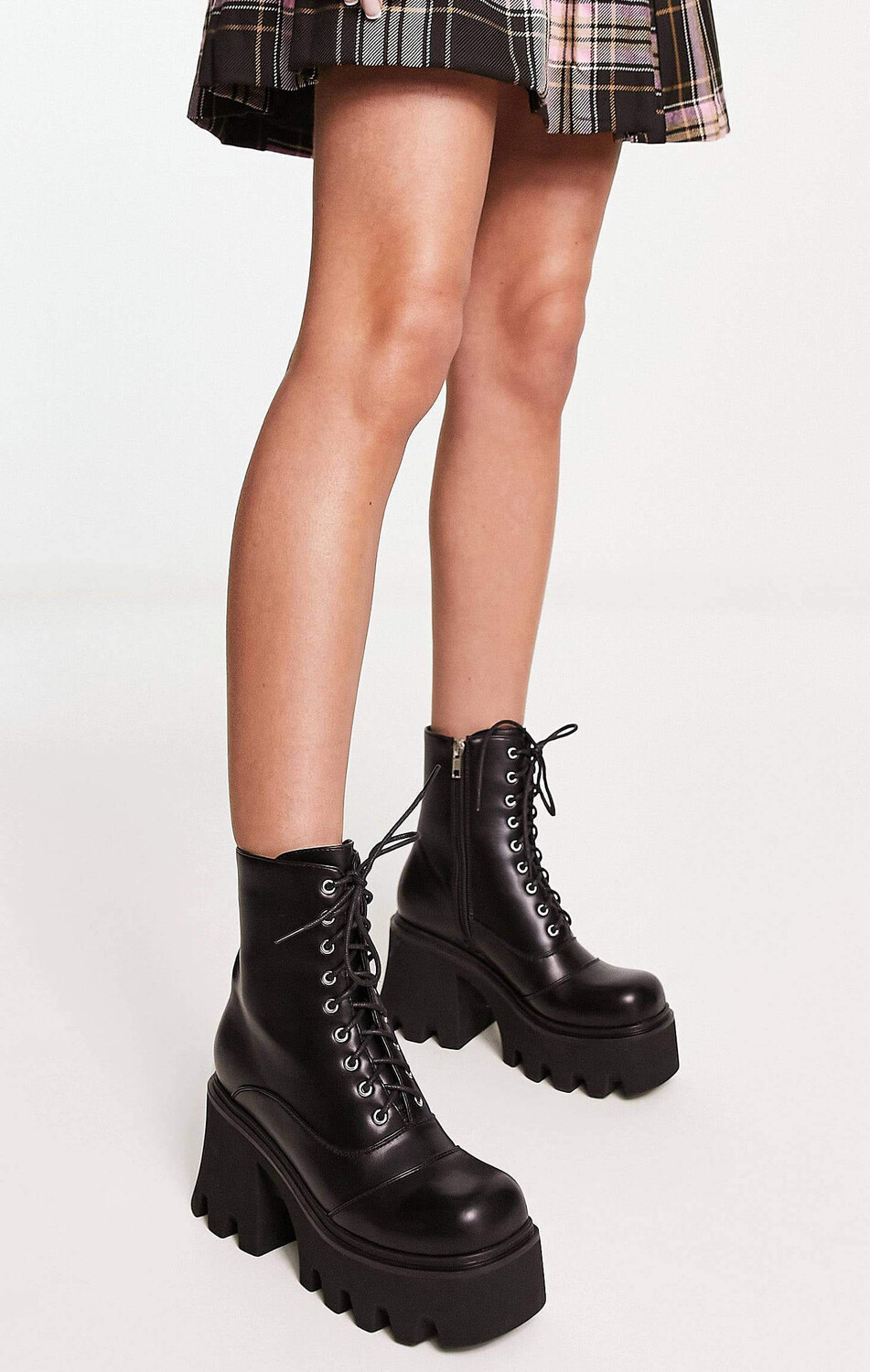 

Ботинки на шнуровке и молнии Lamoda Game On Chunky Ankle, черный