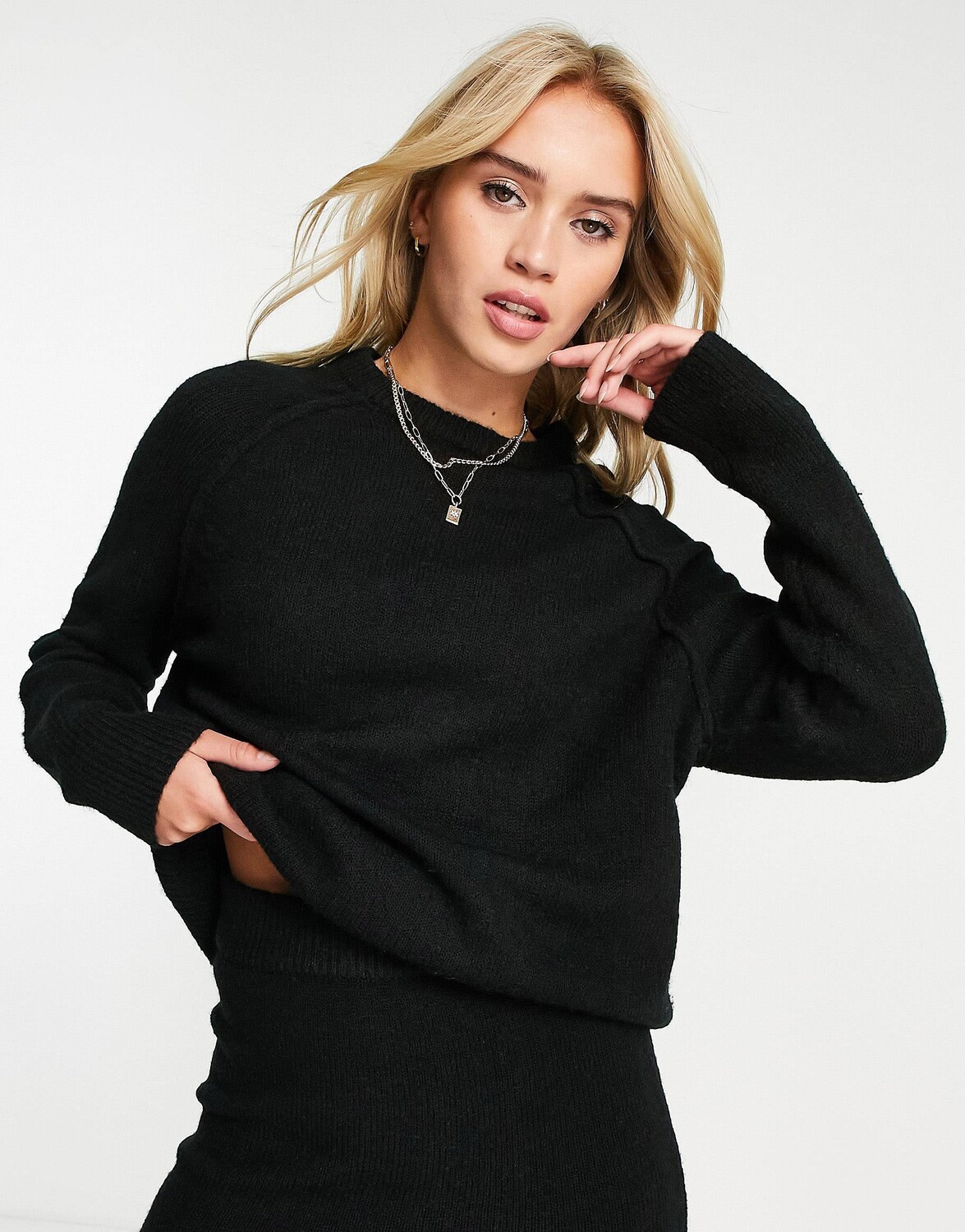 

Черный джемпер оверсайз с круглым вырезом ASOS DESIGN