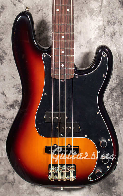 

Fender - американский исполнитель Precision Bass