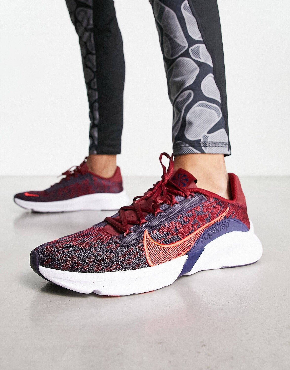 

Красные кроссовки Nike Training SuperRep Go 3