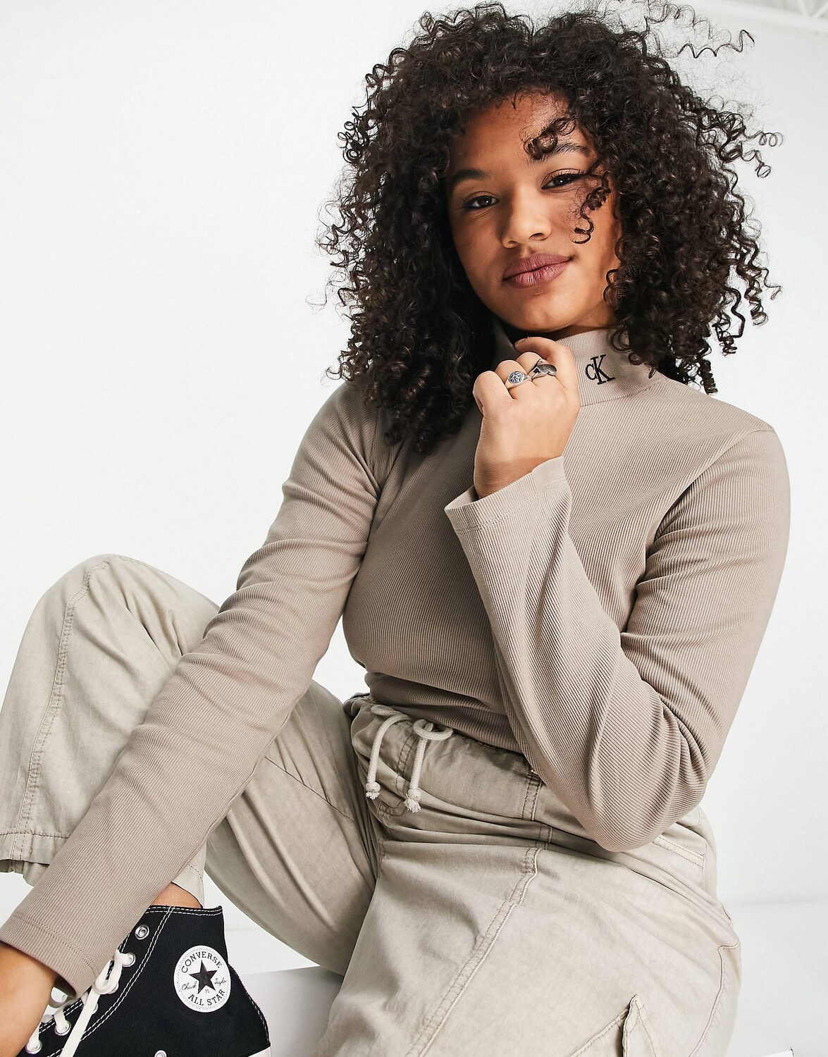

Темно-серый топ в рубчик с воротником-стойкой Calvin Klein Jeans Plus
