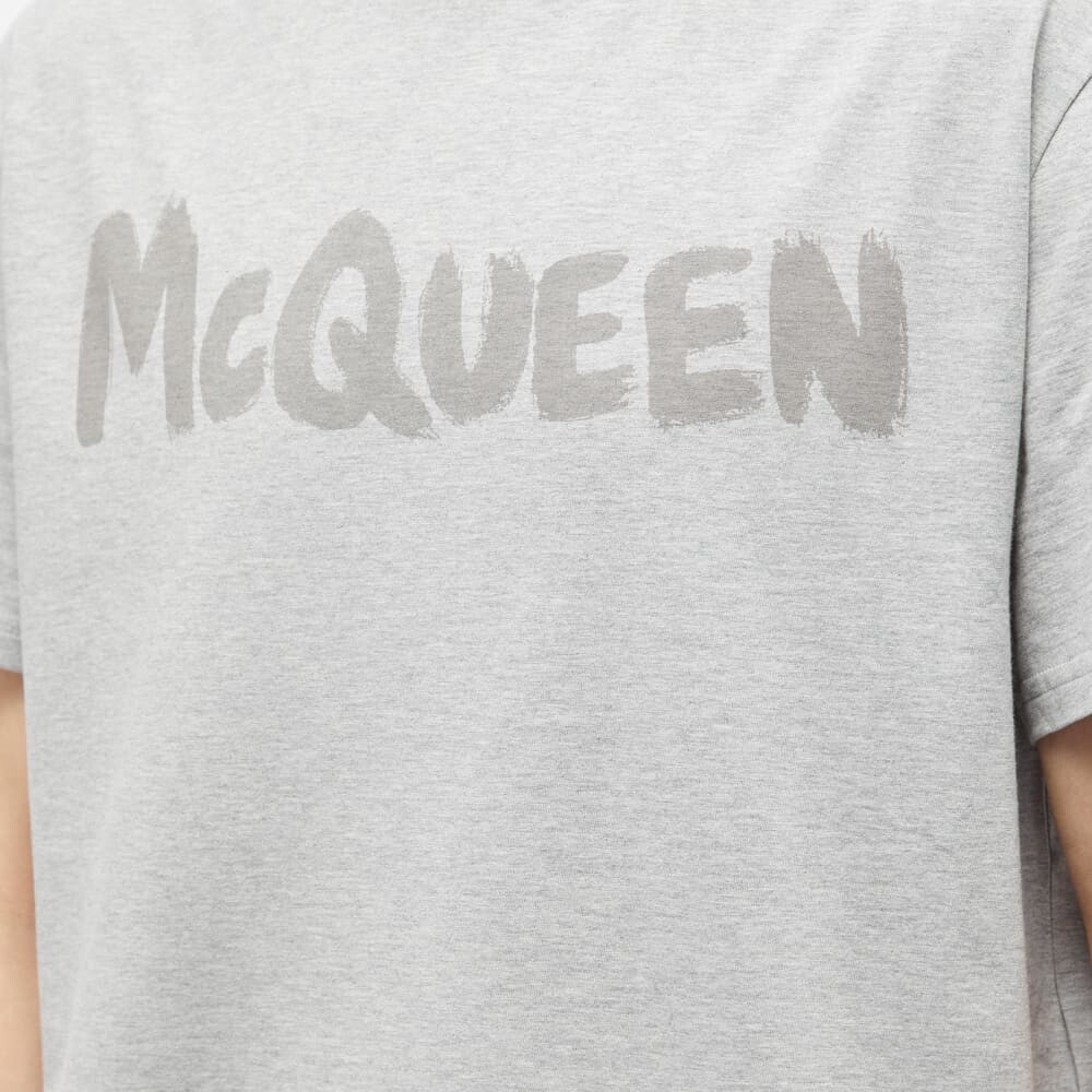 

Футболка с логотипом Alexander McQueen в стиле граффити