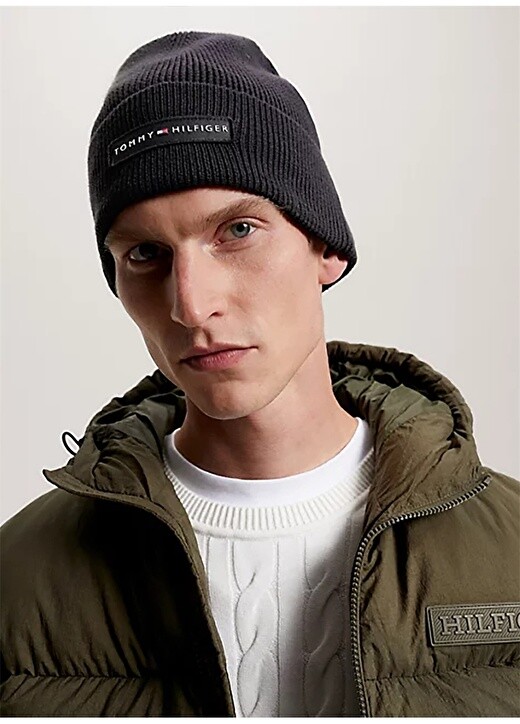 

Черная мужская шапка Tommy Hilfiger