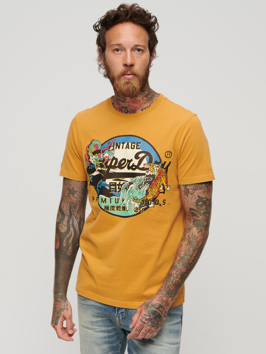 

Футболка с графическим логотипом Superdry Japan Vintage, цвет Tumeric Tan