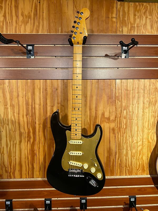 

Fender American Ultra Stratocaster с кленовой накладкой грифа 2019 - Present Texas Tea American Ultra Stratocaster with Maple Fretboard