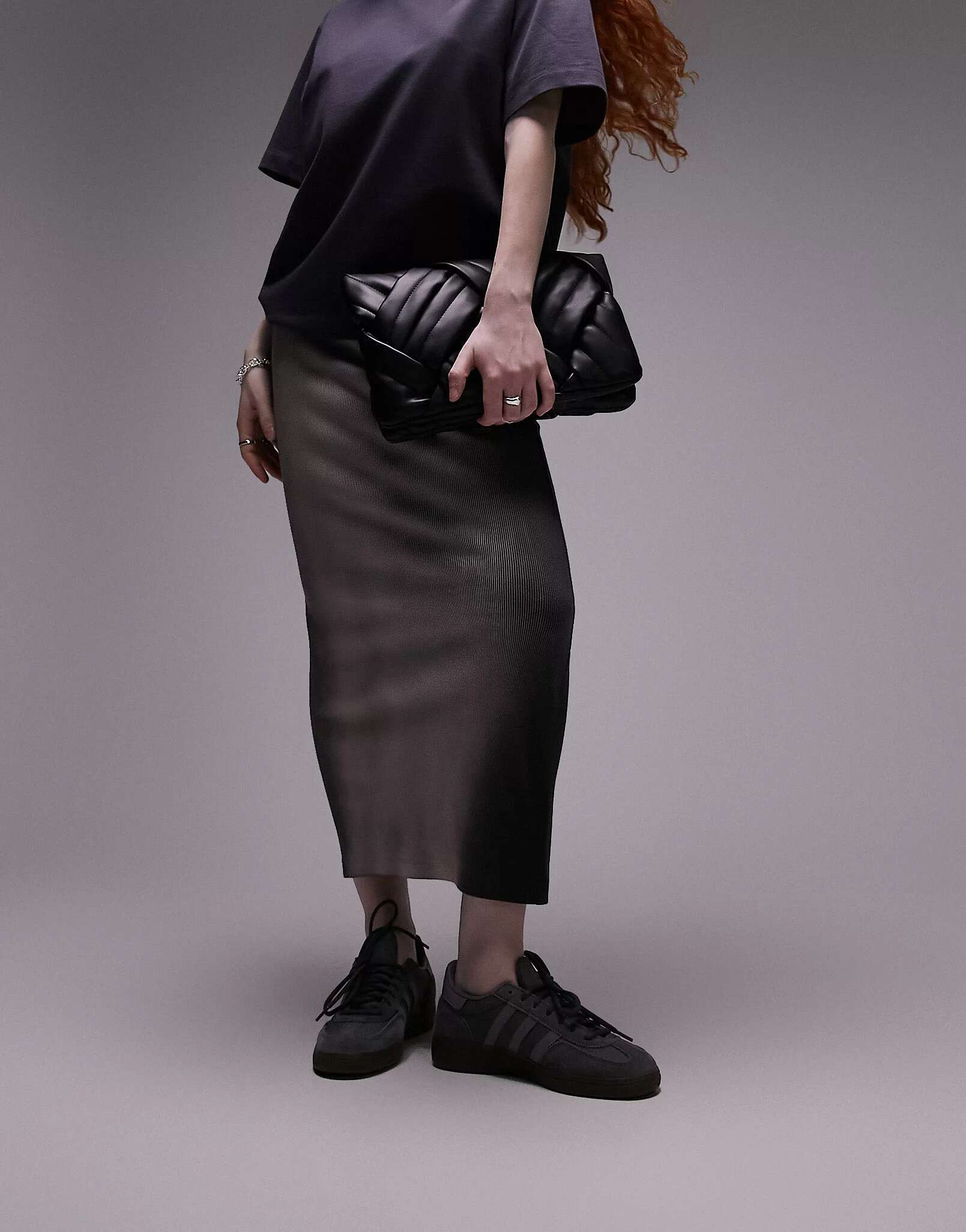 Темно-угольная юбка миди с фактурной текстурой в виде отбеливателя и спрея Topshop