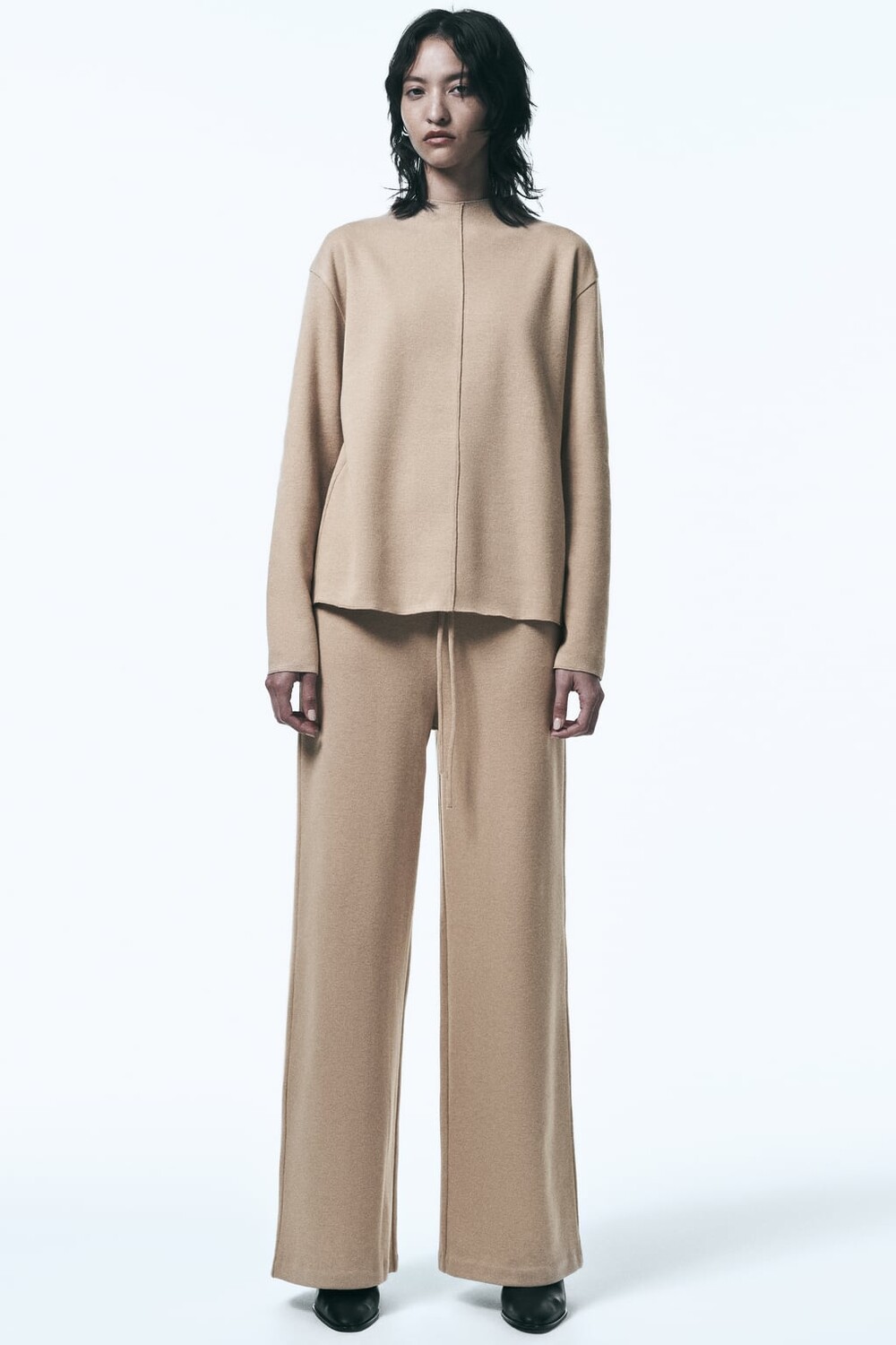 

Мягкий свитер с передним швом ZARA