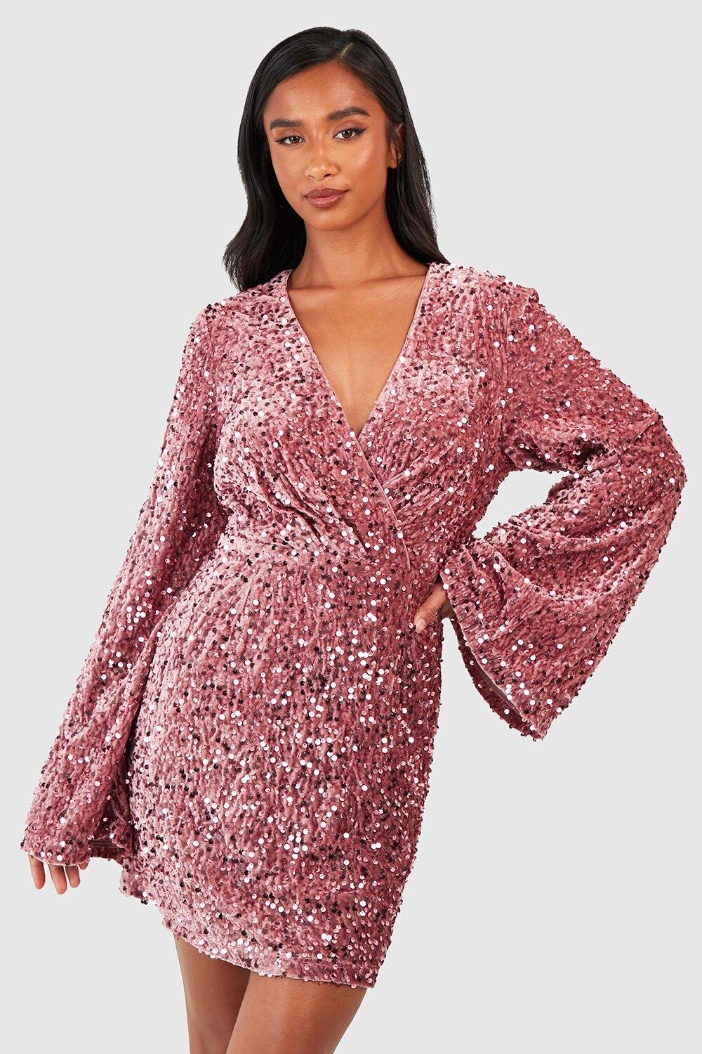 

Бархатное платье с запахом и расклешенными рукавами Petite boohoo, розовый