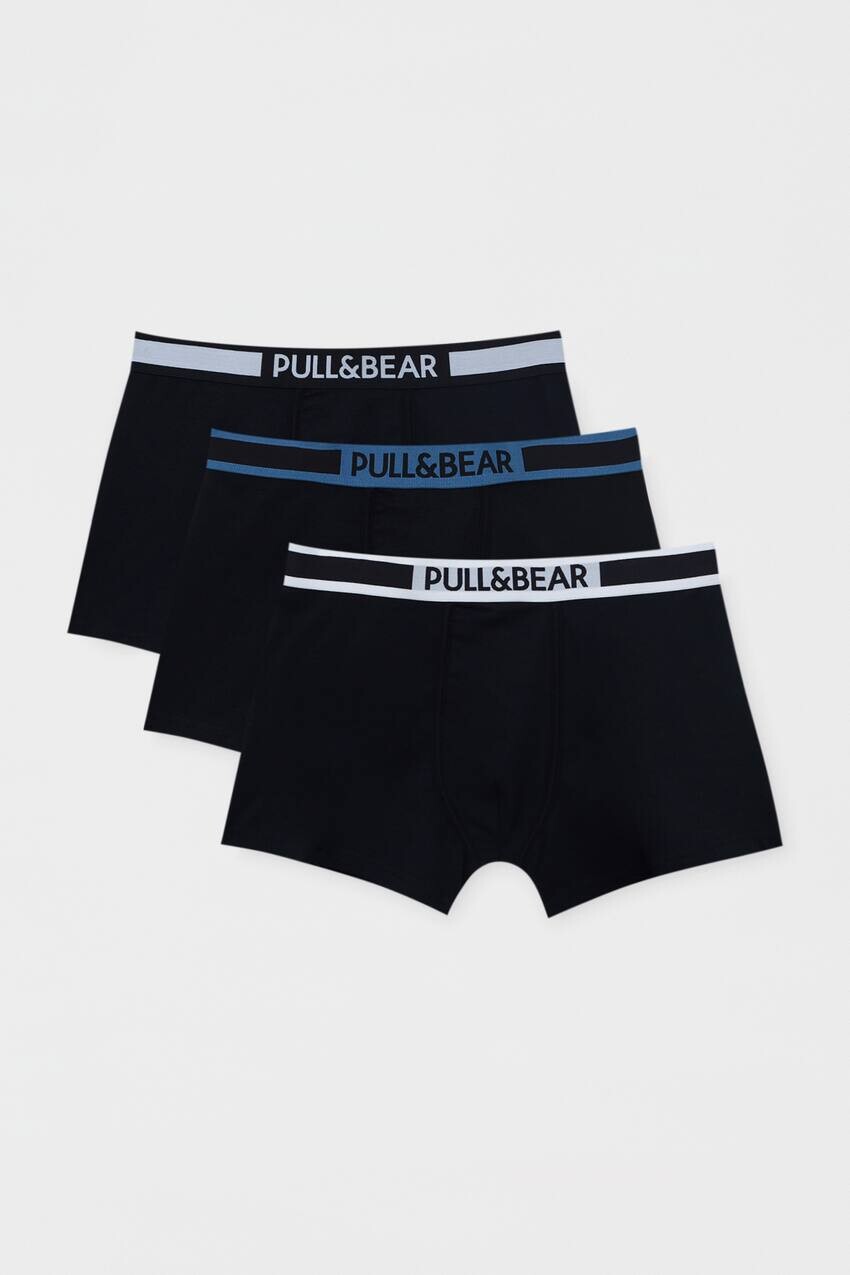 

Набор из 3 боксеров с контрастным логотипом на талии. Pull&Bear