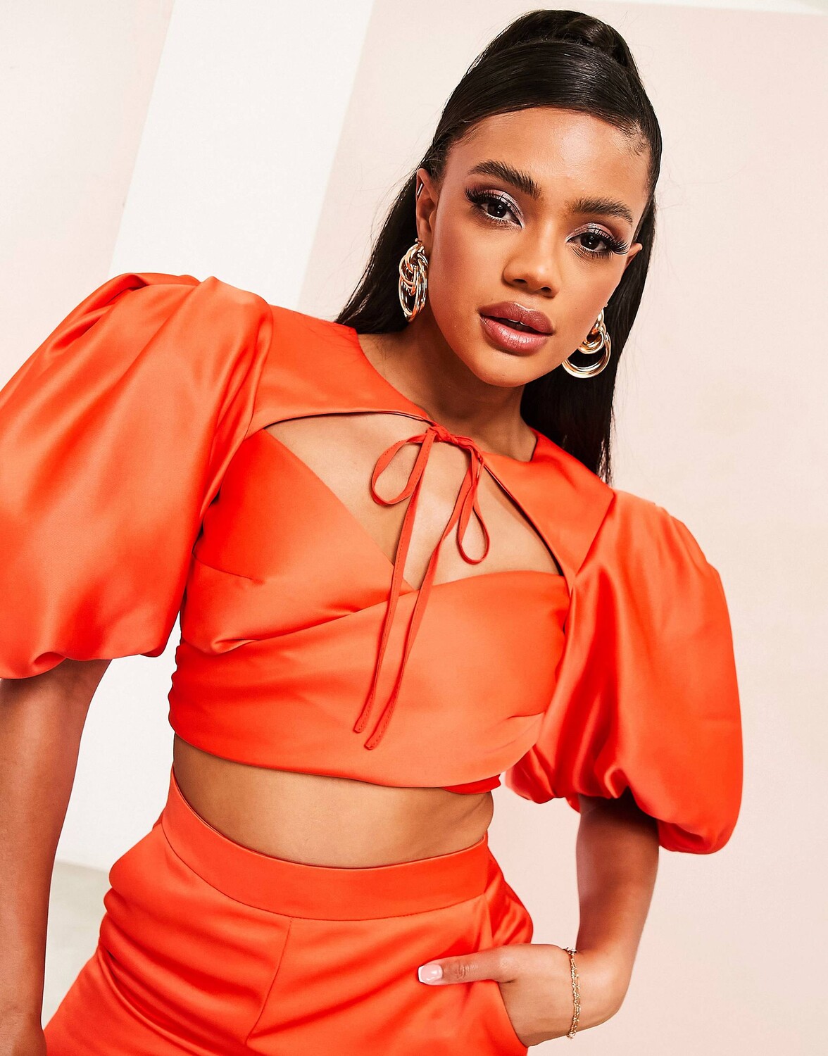 

Красный атласный топ с пышными рукавами ASOS LUXE