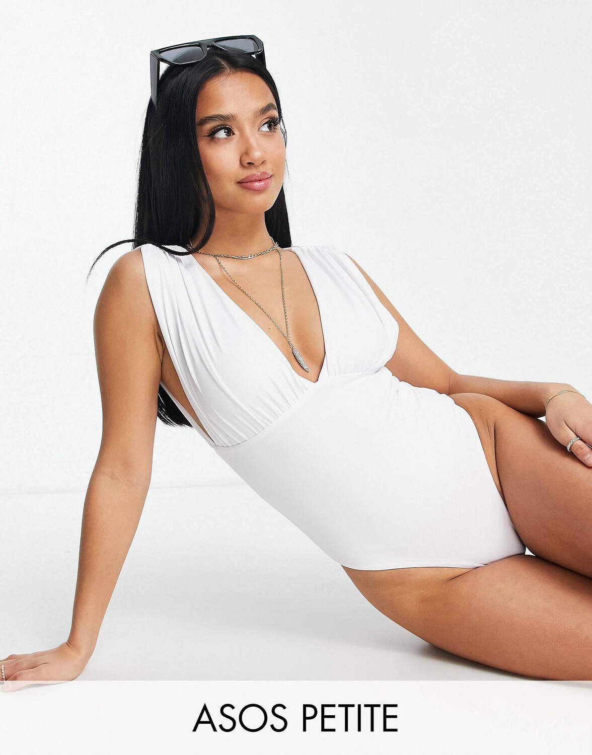 

Белый присборенный купальник с глубоким вырезом ASOS DESIGN Petite
