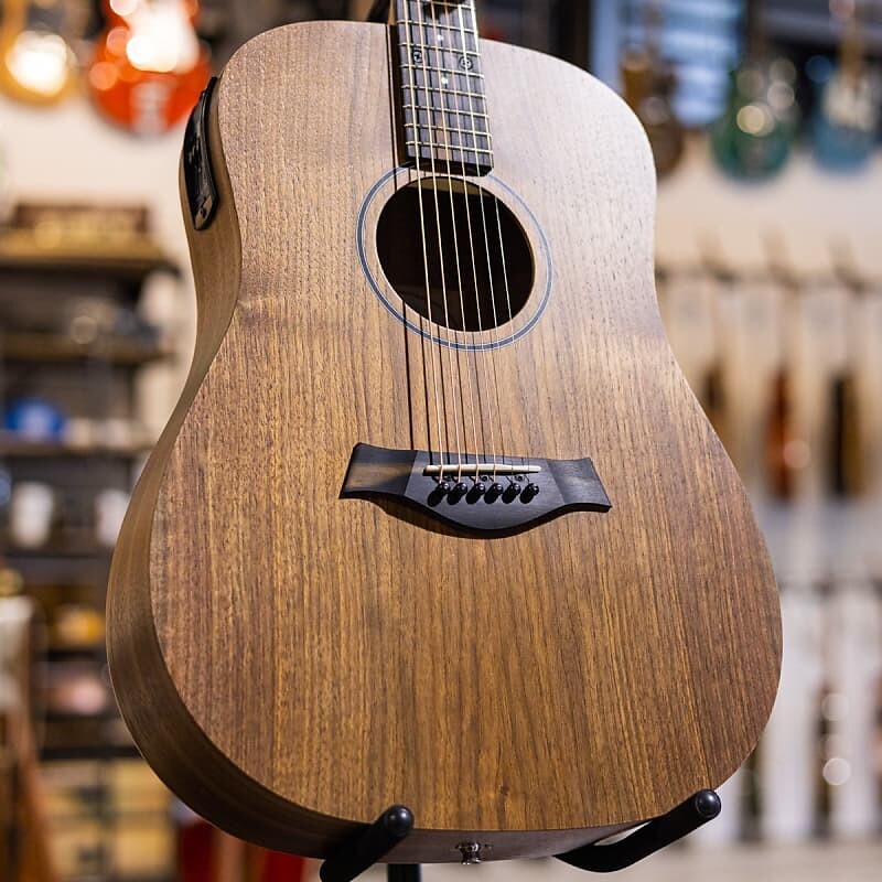 

Гитара Taylor BBTe Walnut Big Baby Acoustic/Electric с сумкой для переноски