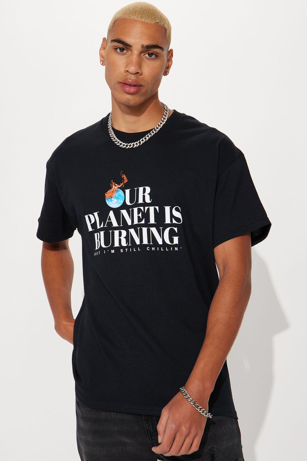 

Футболка Fashion Nova FNCHILLIN, черный
