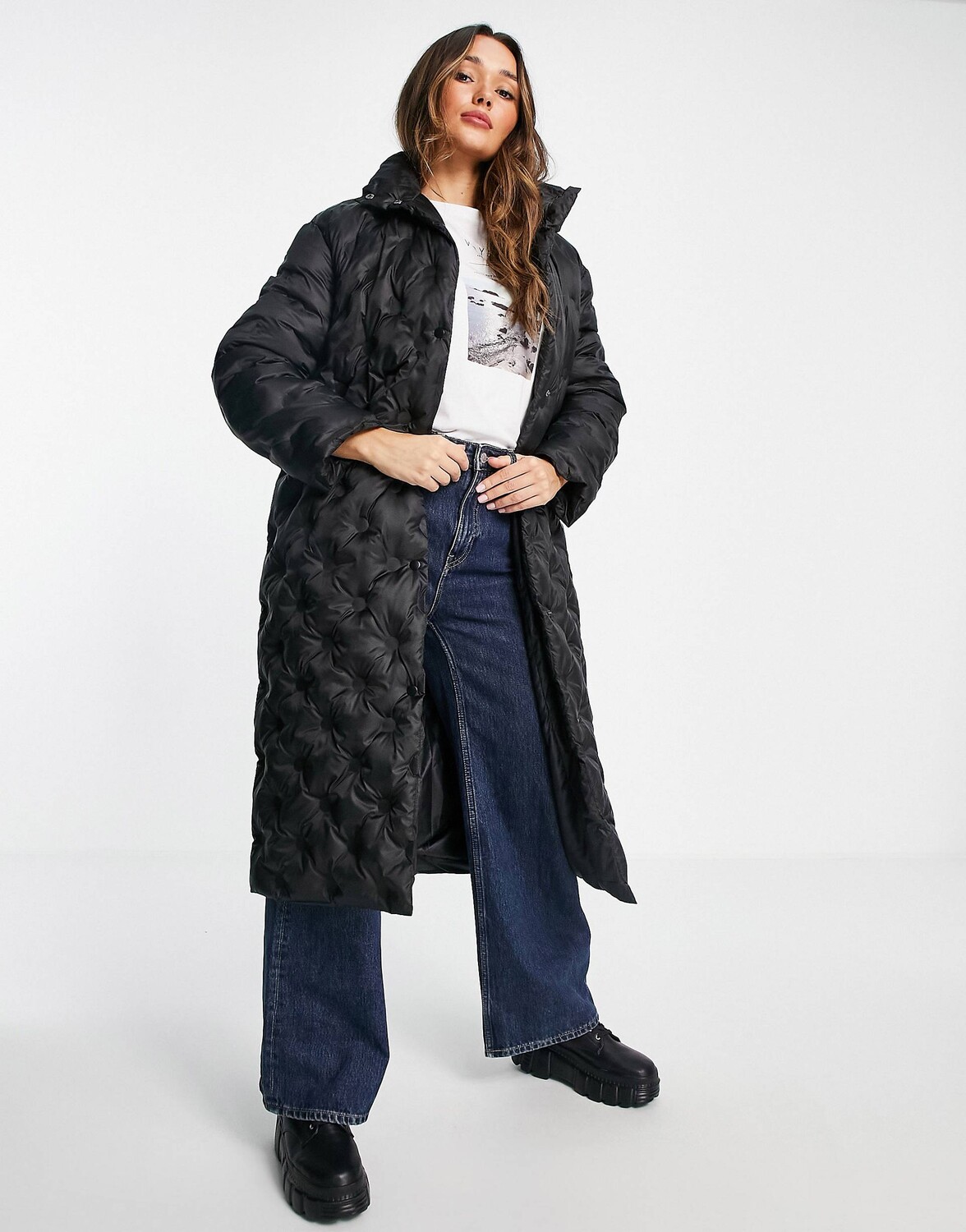 

Черный пуховик с тиснением ASOS DESIGN - BLACK