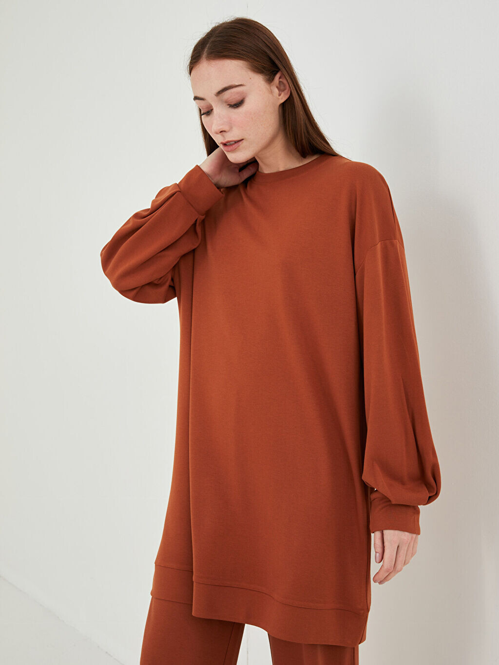 

Женская туника прямого кроя с круглым вырезом и длинными рукавами LCW Modest