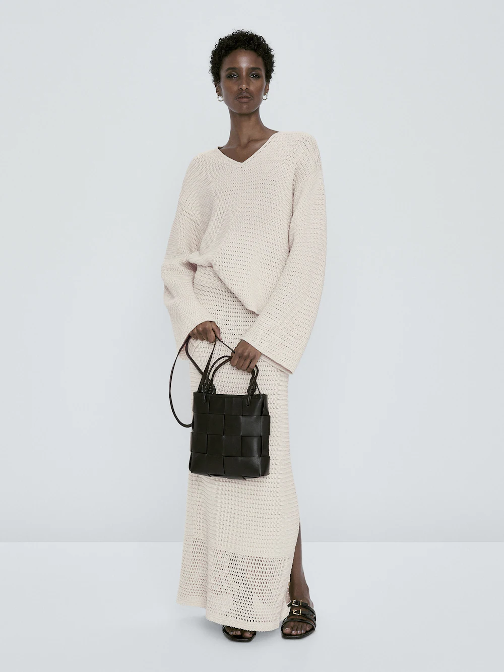 

Трикотажный свитер с v-образным вырезом крючком Massimo Dutti, кремовый