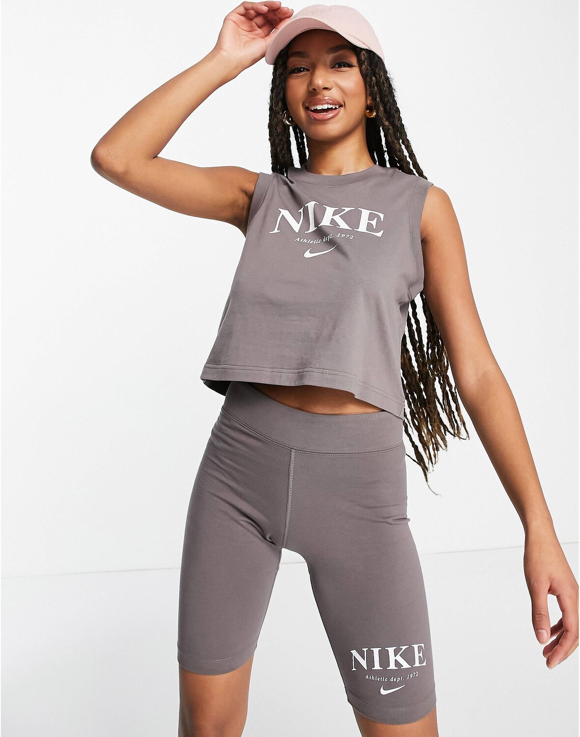 

Серая майка в стиле ретро Nike Essential