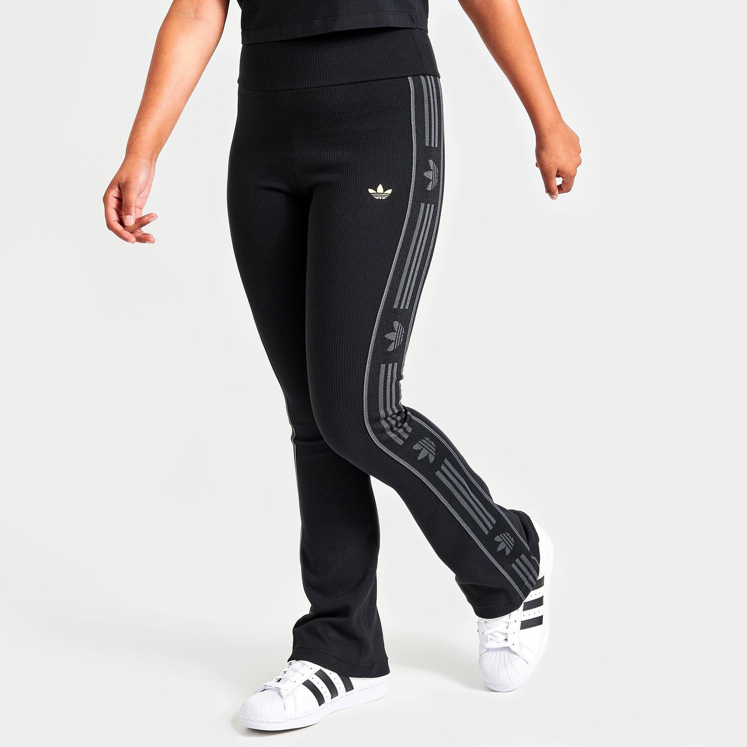 

Женские расклешенные леггинсы в рубчик Adidas Originals Ski Chic, черный