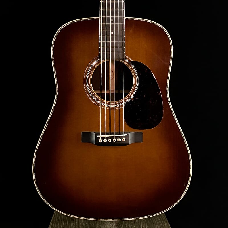 

Martin Custom Shop 28 Style, короткая шкала дредноута — Ambertone 1 3/4 дюйма Custom Shop 28 Style, Dreadnought Short Scale - 1 3/4"