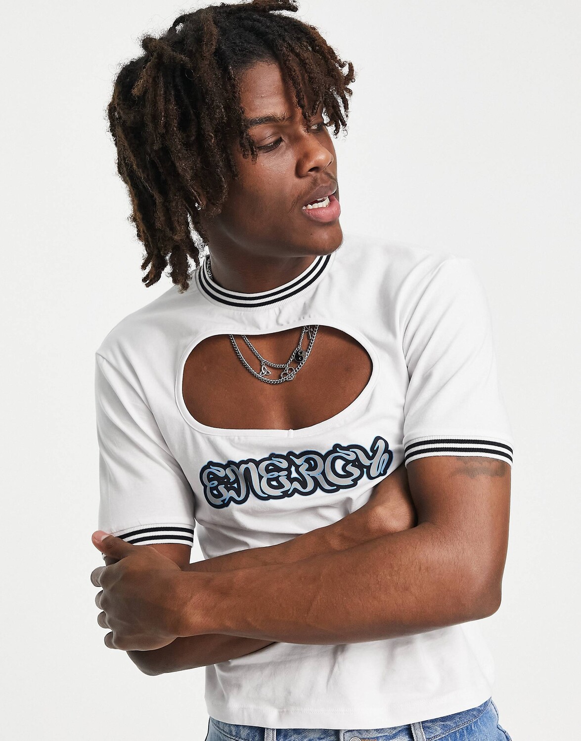 

Белая футболка с вырезами и принтом спереди ASOS DESIGN