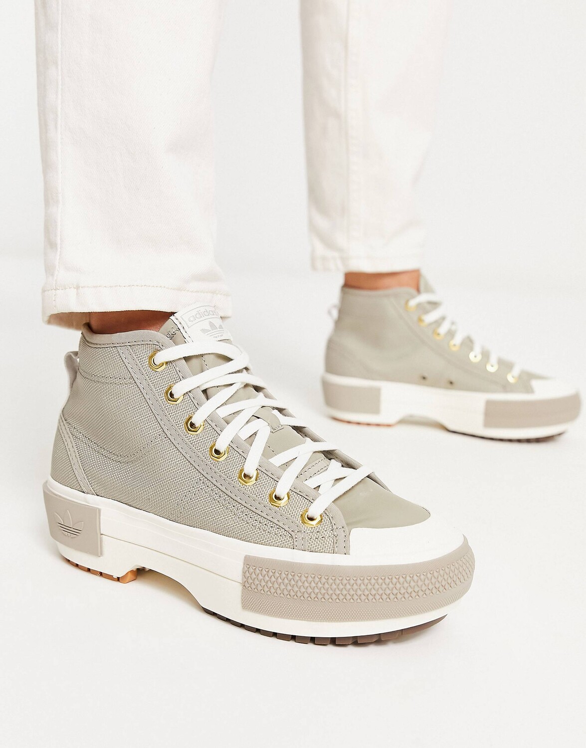 

Серые ботинки adidas Originals Nizza Trek