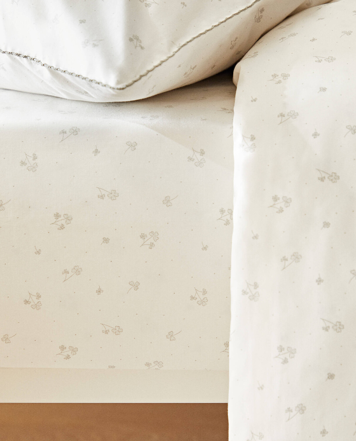 

Простыня Zara Home Clover Cotton Fitted, кремово-белый