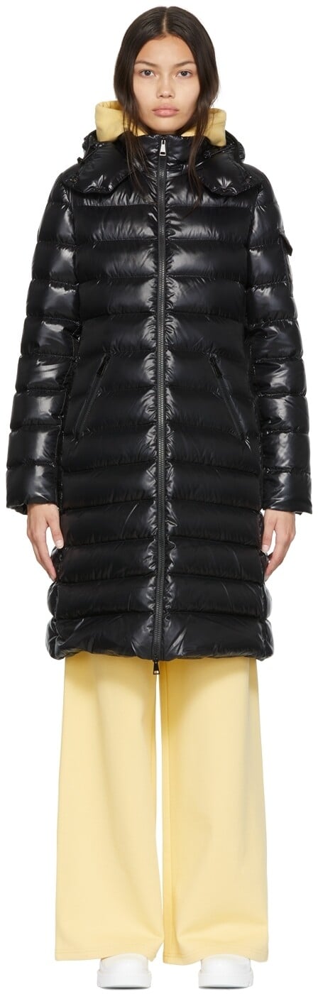 

Черный пуховик мока Moncler