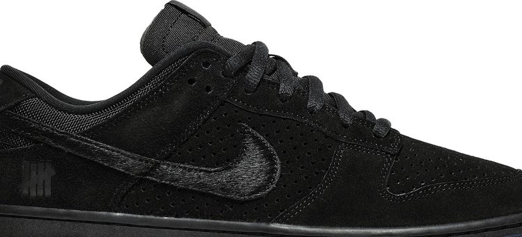 Nike sale dunks undefeated