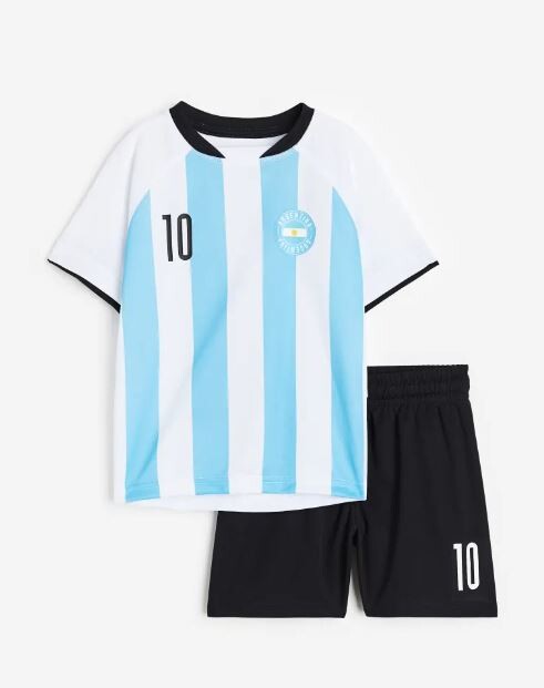 

Футбольная форма с принтом H&M Argentina Football Kit Print, черный/белый