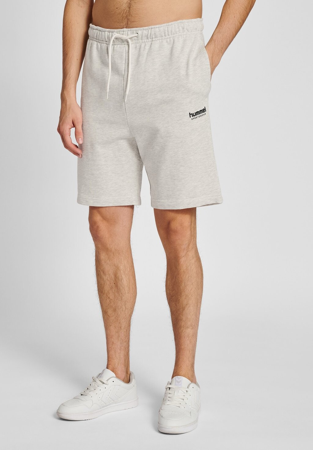 

Спортивные шорты Hummel