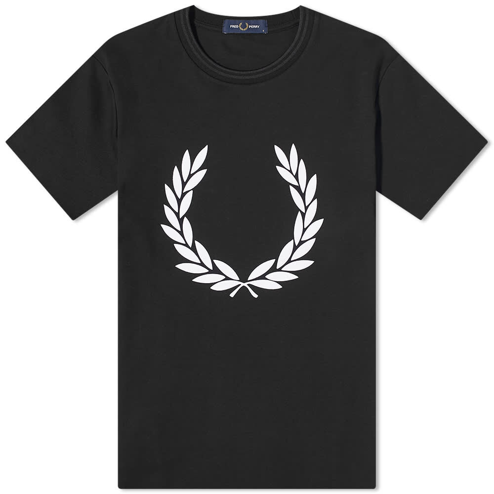

Футболка Fred Perry Flock Laurel Wreath Tee