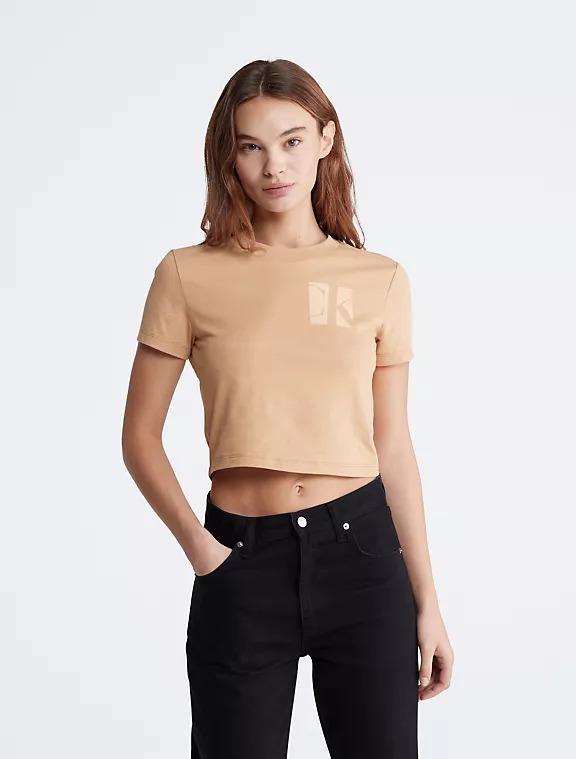 цена Футболка Calvin Klein Monogram Logo Boxy Cropped, бежевый