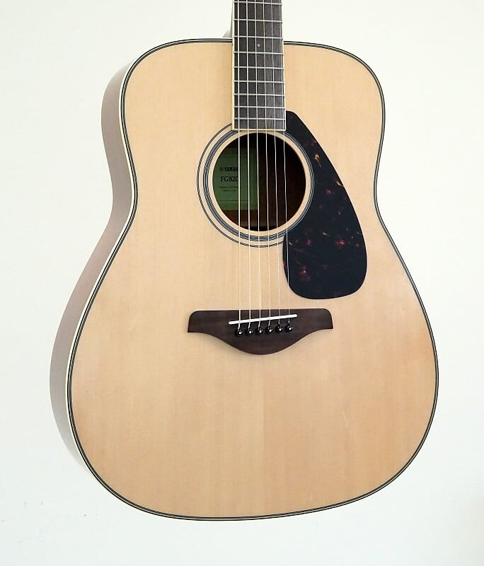 

Гитара Yamaha FG820 Dreadnought с декой из цельной ели