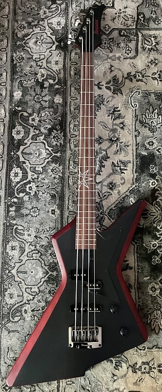 

Ibanez MDB5 Mike D'Antonio Signature Electric Bass Oxblood Weathered Black с футляром MDB5 Mike D'Antonio Signature Electric Bass Oxblood Weathered Black w/Case