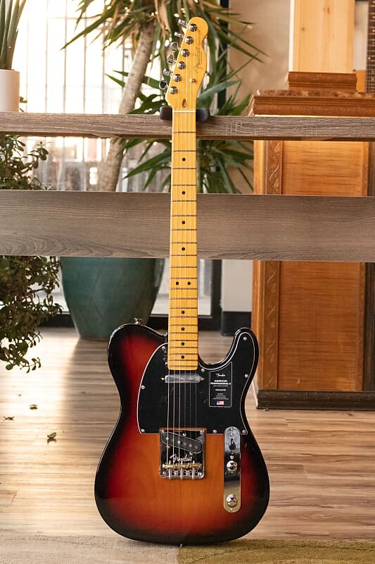 

Fender American Professional II Telecaster Maple гриф 3 тона Sunburst American Professional II Telecaster with Maple Fretboard