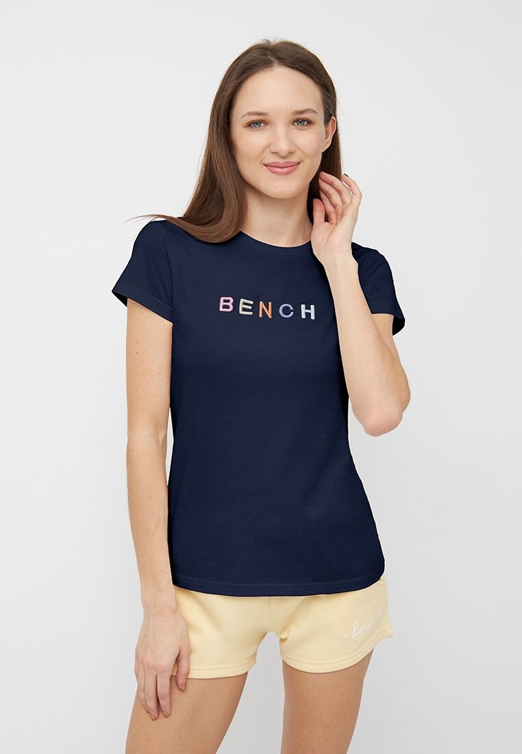 

Футболка с принтом Bench