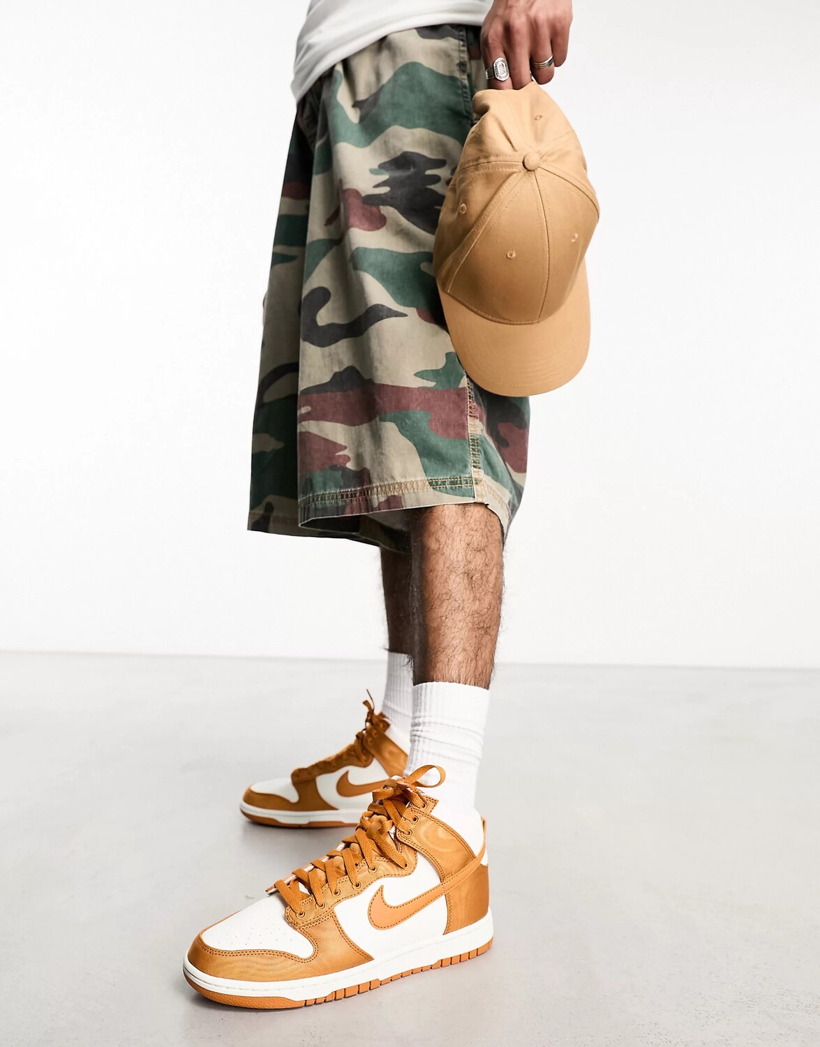

Кроссовки Nike Dunk Hi Retro, коричневый, белый