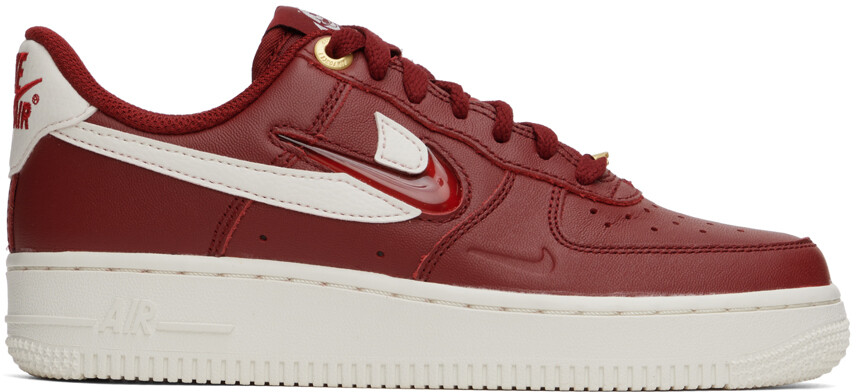 

Женские кроссовки Nike Air Force 07 Premium, красный