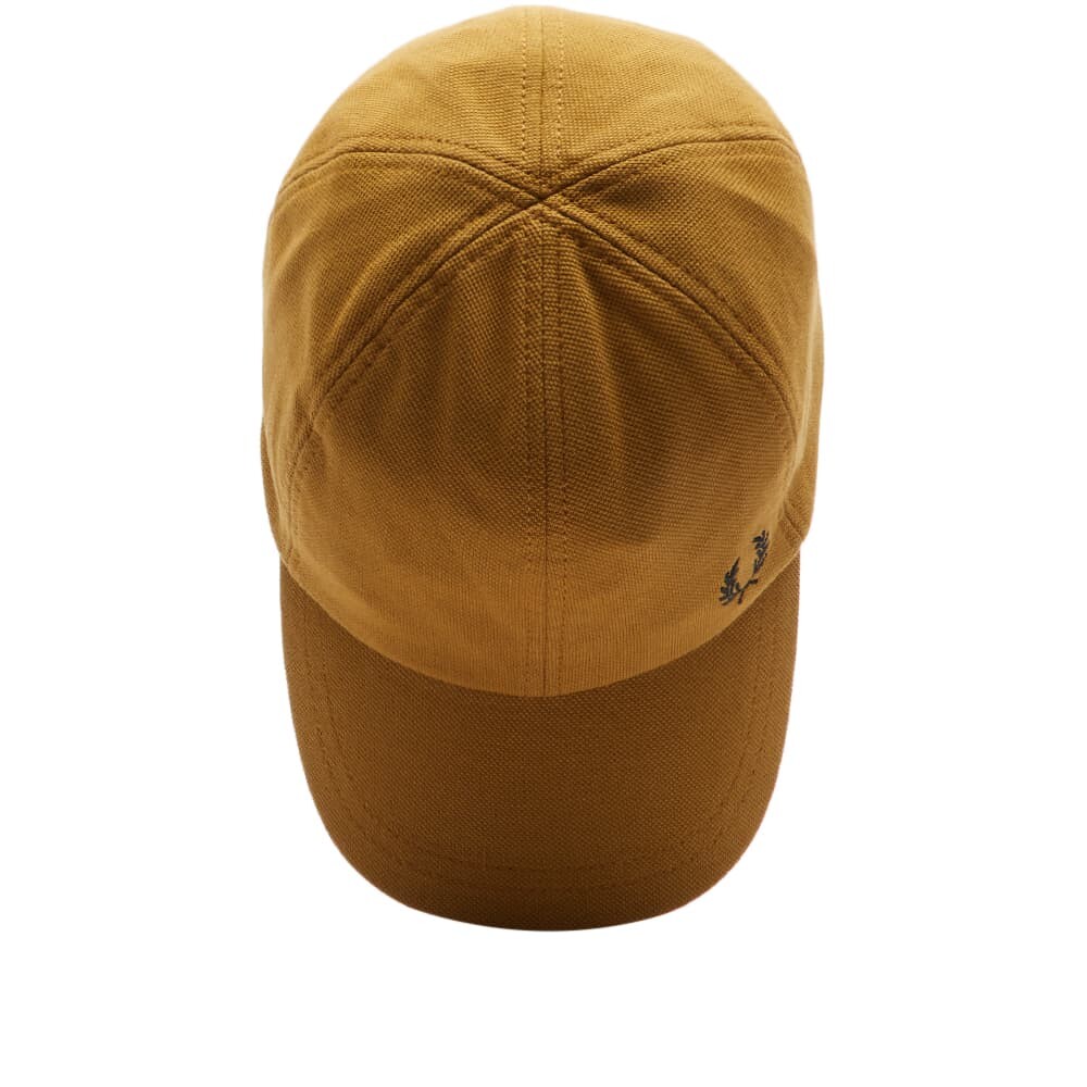 

Классическая кепка из пике Fred Perry