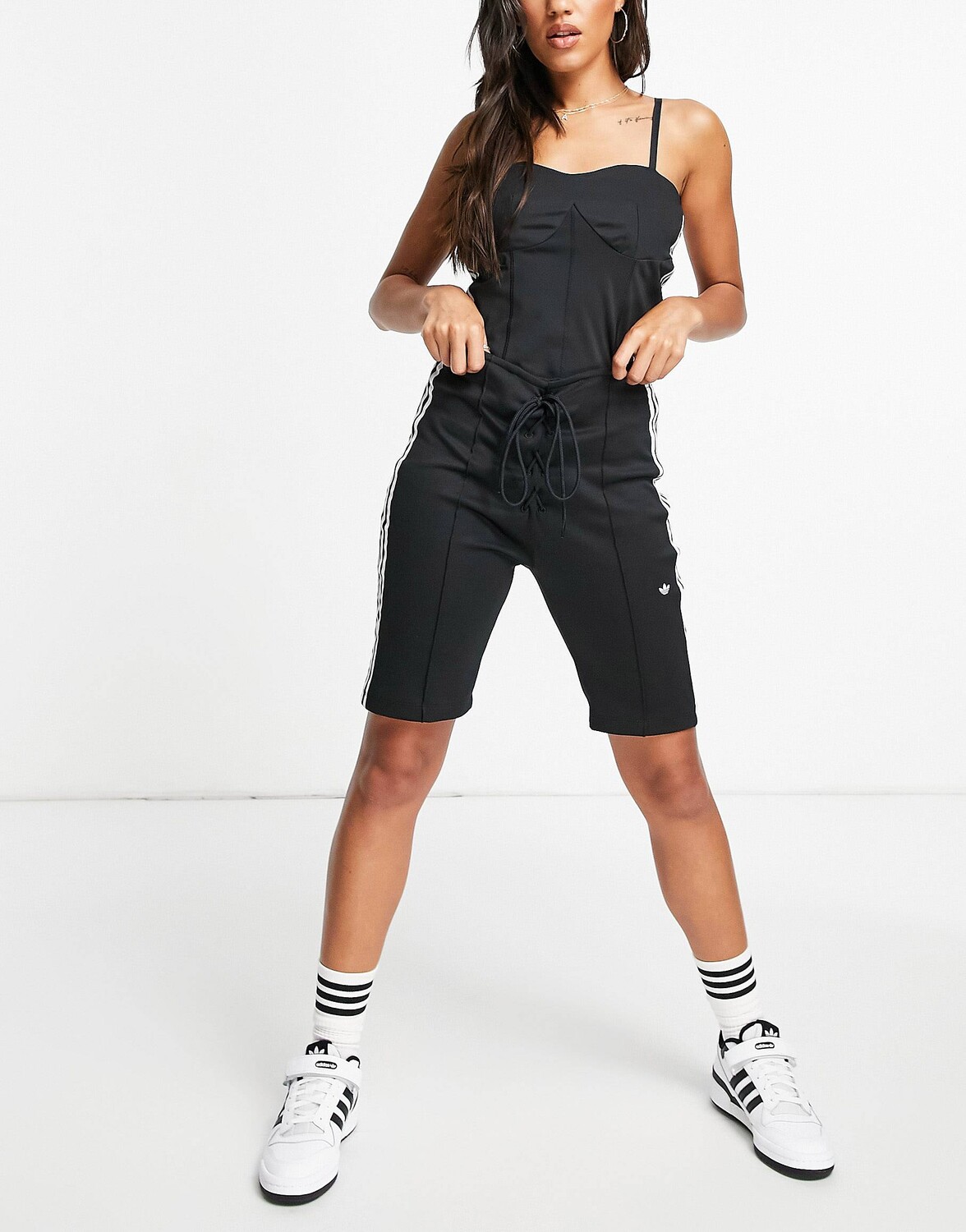 

Черные шорты с корсетом и тремя полосками adidas Originals