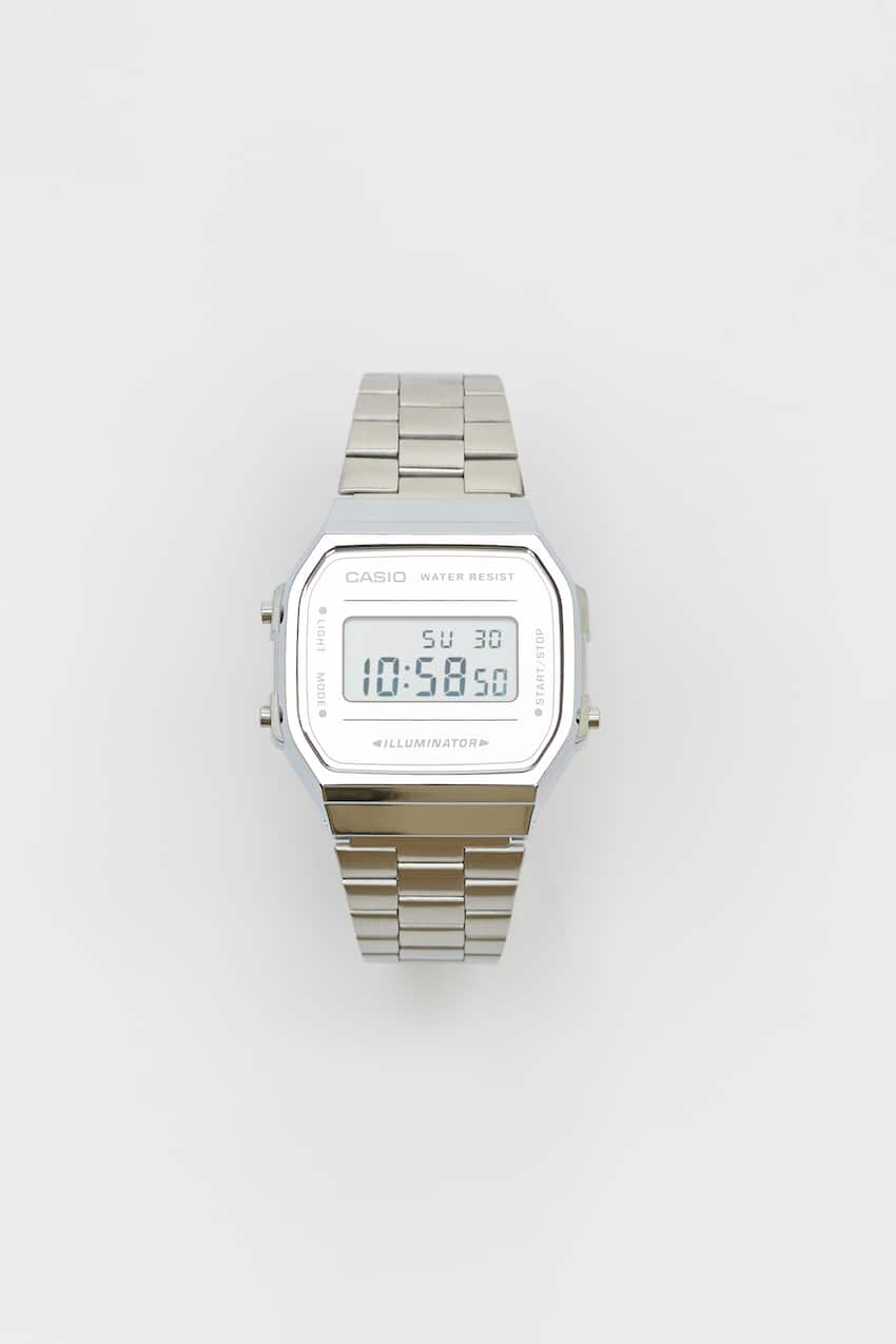 Серые цифровые часы Casio Pull&Bear, серый часы наручные мужские с будильником спортивные многофункциональные водонепроницаемые цифровые с ремешком из пу кожи 5 бар с подсветкой